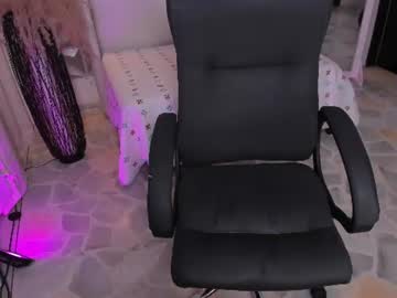 ariana_rose01