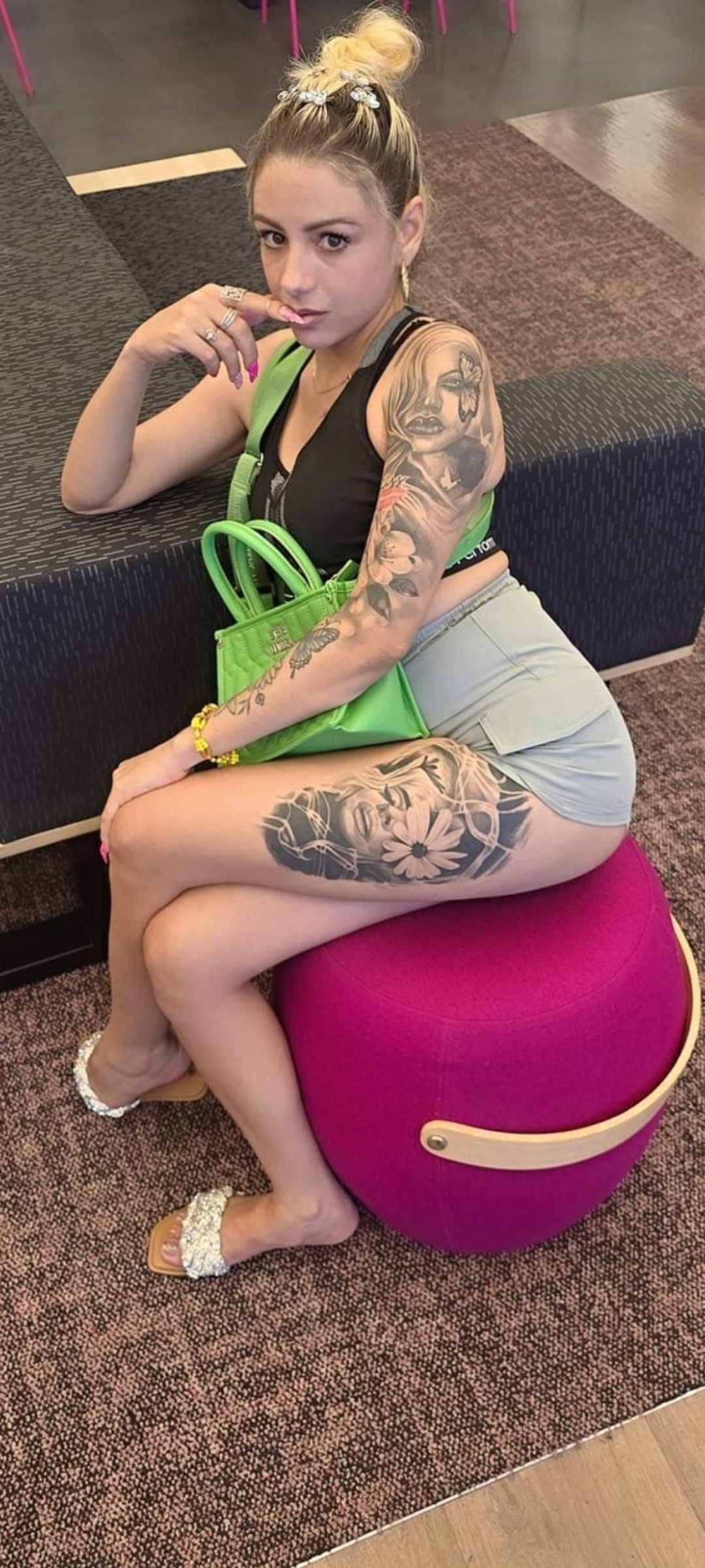 MINNESOTA girls having fun at party — 31